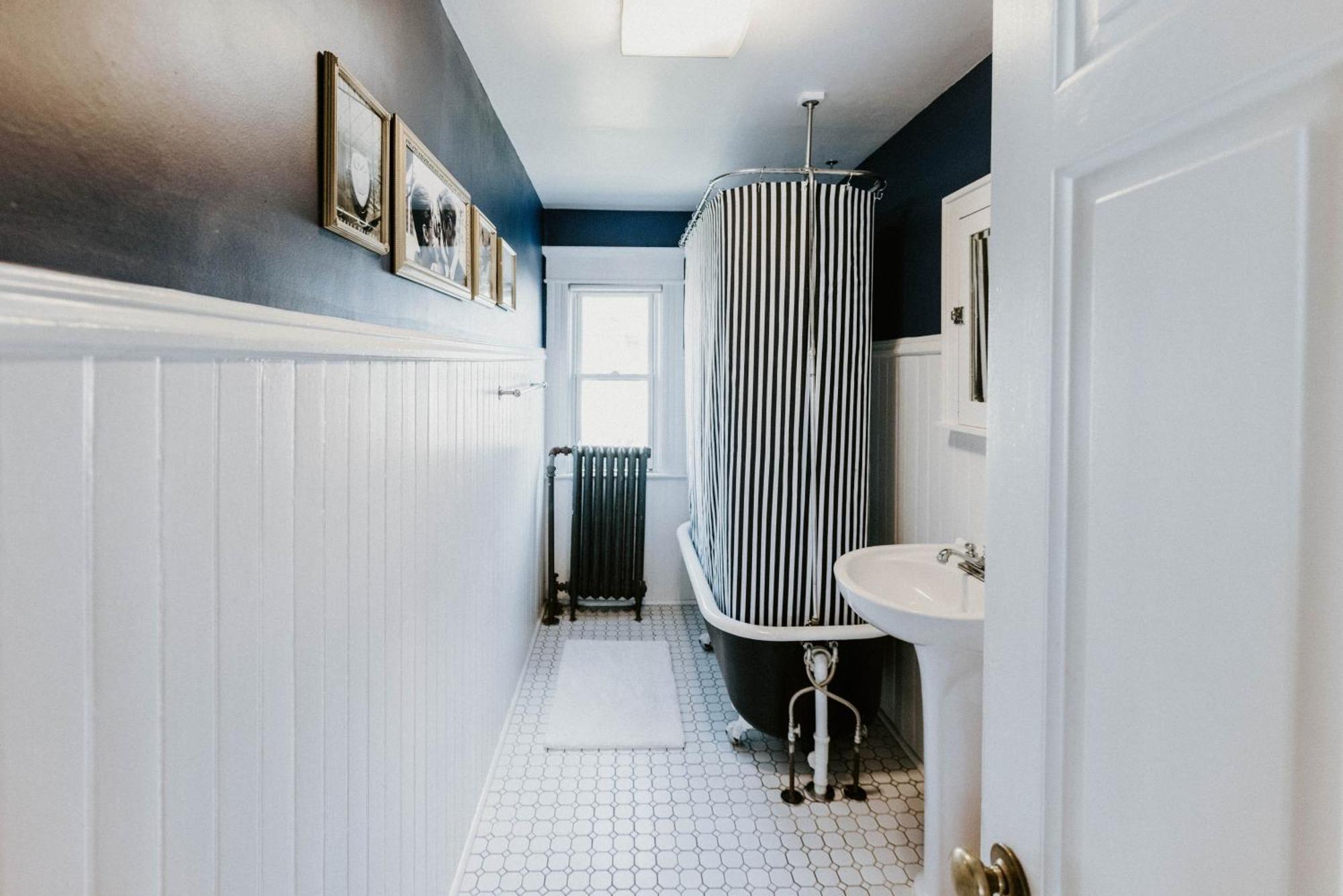 Retro Gem Box Victorian Steps From Irvine Park Apartment Saint Paul Exterior photo