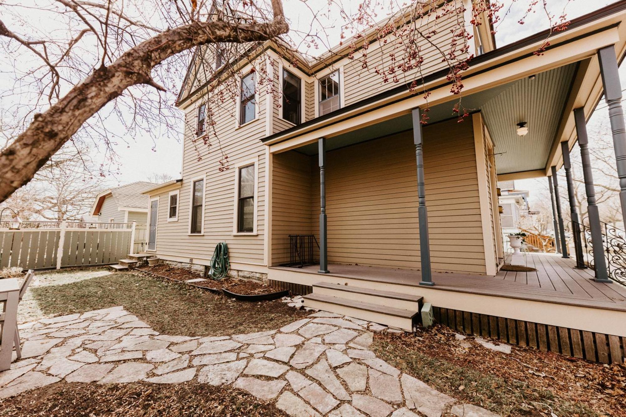 Retro Gem Box Victorian Steps From Irvine Park Apartment Saint Paul Exterior photo